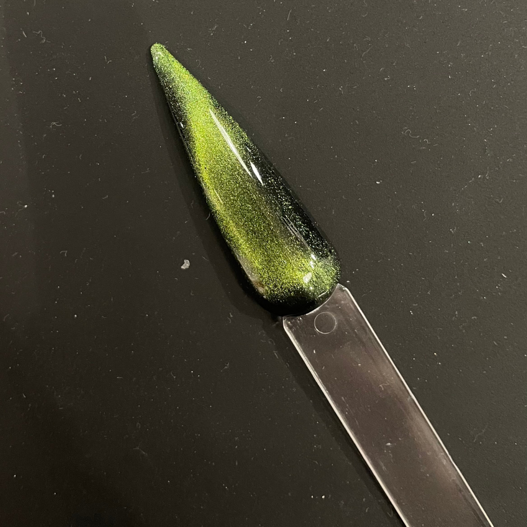 Vernis Semi-Permanent 9D Cat Eye – 04 Emerald Nebula