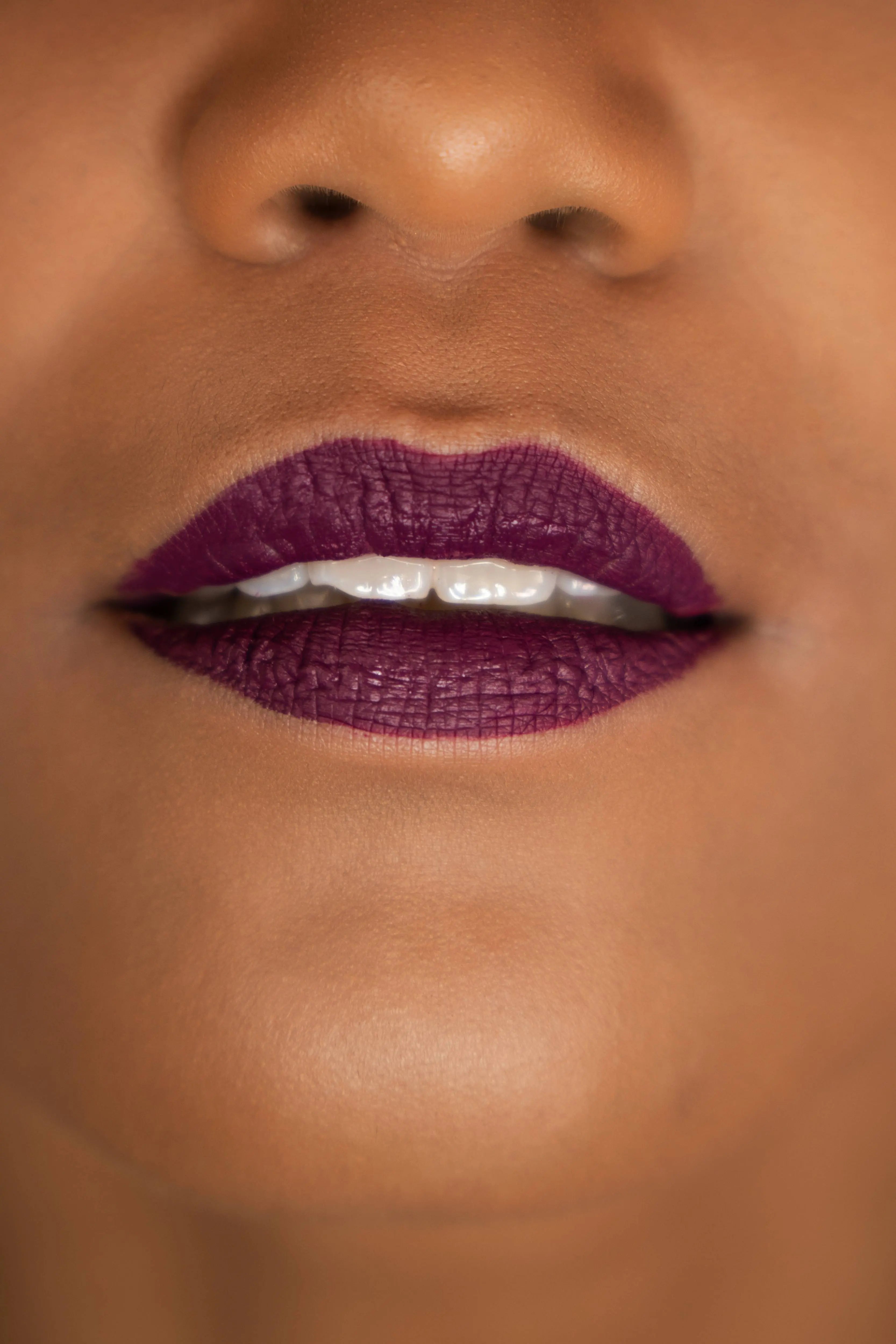 Rouge à Lèvres Mat Violet N°125 Moment Make-Up 4g - Neuf, Longue Tenue, Hypoallergénique
