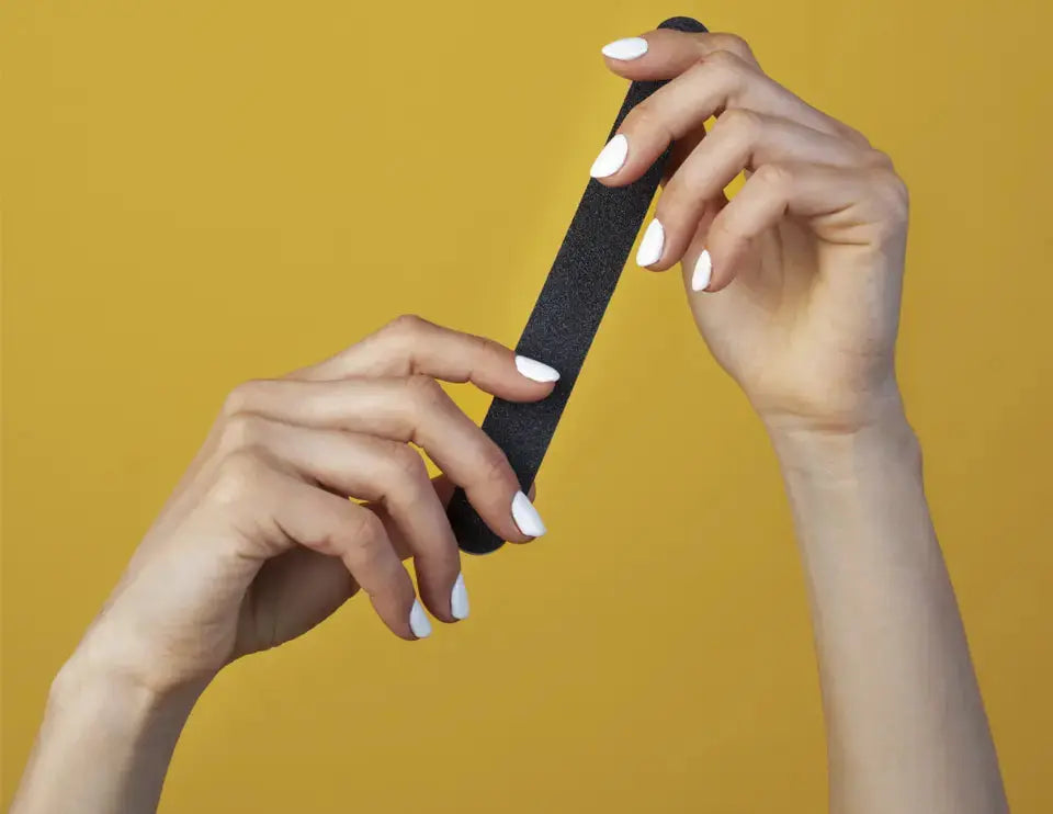 Les erreurs courantes à éviter lors de la pose de vernis à ongles - Beauty Distribution
