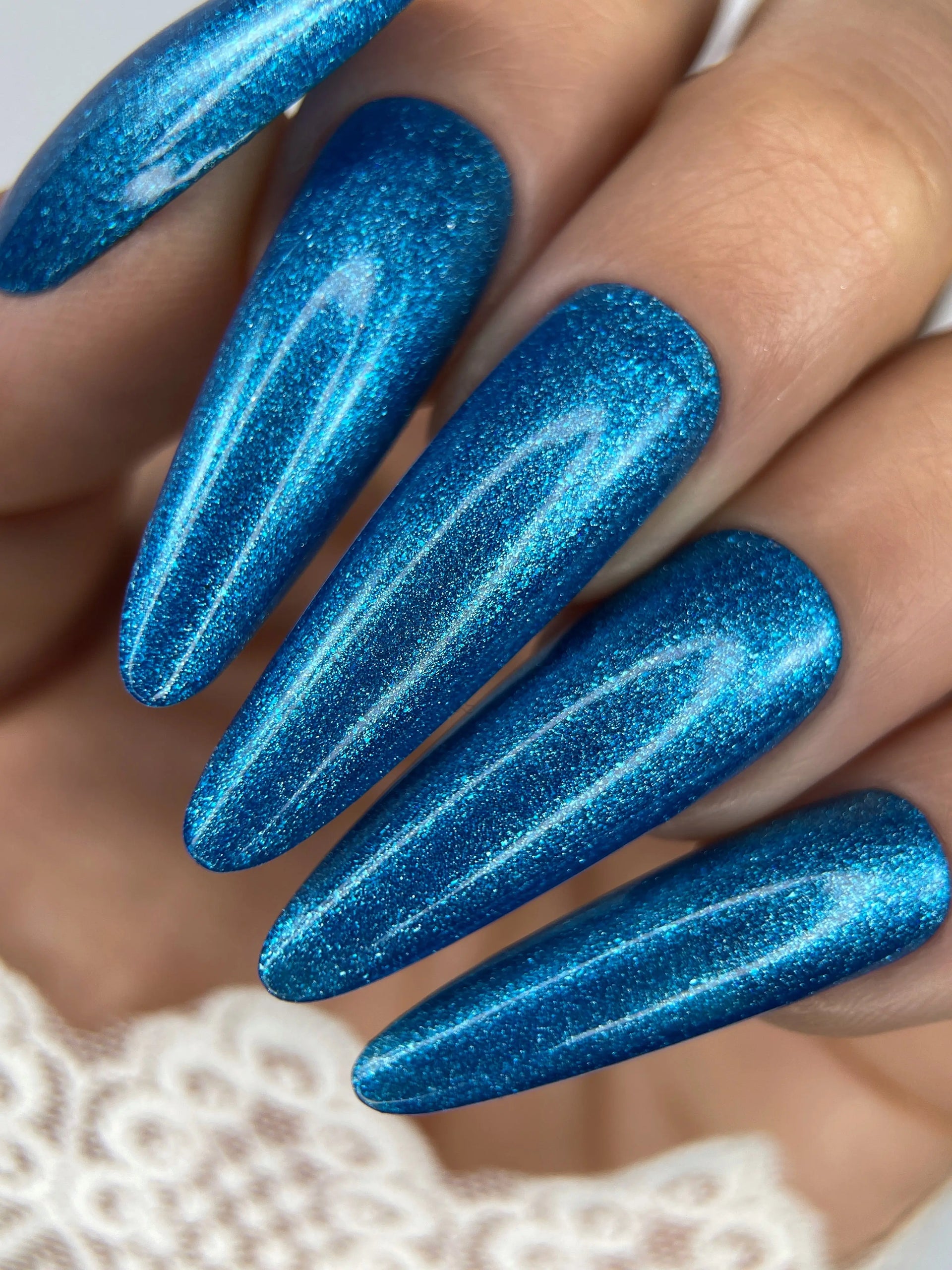 Vernis Semi-Permanent UV/LED A221 Bleu Lagon Pailleté  Beauty Distribution - Beauty Distribution