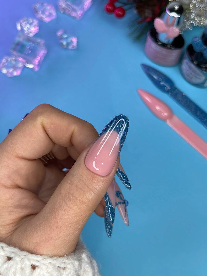 Vernis Semi-Permanent NR10 – Neon Reflect : Le Bleu Abyssal Étincelant Beauty Distribution