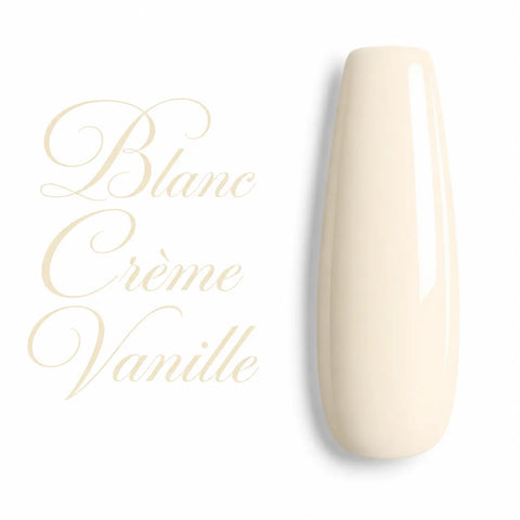Blanc Crème Vanille – capsule de vernis semi-permanent gel UV Beauty Distribution, teinte blanc crème vanille légèrement ivoire et subtilement rosée, finition ultra brillante glossy, nuancier professionnel pour prothésiste ongulaire, manucure élégante, nail art, pose gel UV LED, ongles en gel, couleur nude claire intemporelle.