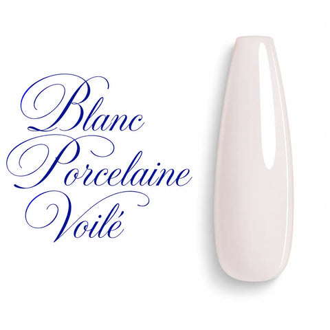 Blanc Porcelaine Voilé – Capsule de nuancier vernis gel UV LED blanc porcelaine rose laiteux pastel translucide, finition glossy ultra brillante. Échantillon couleur professionnel pour prothésiste ongulaire, idéal pour manucure, gainage, nail art, pose américaine, gel UV et vernis semi-permanent Beauty Distribution.