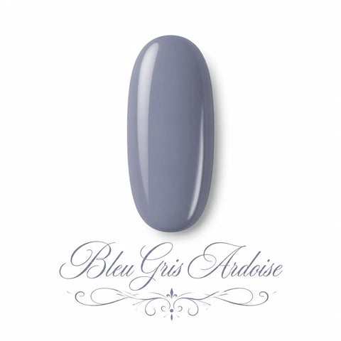 Vernis gel Bleu Gris Ardoise Beauty Distribution, teinte bleu gris ardoise glossy sur capsule professionnelle, finition brillante effet gel pour manucure chic, moderne et sophistiquée.