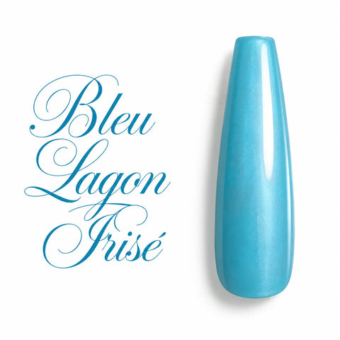 Vernis semi-permanent Bleu Lagon Irisé Beauty Distribution présenté sur une capsule d’ongle ballerine longue avec une finition ultra brillante. Cette teinte bleu lagon lumineuse aux reflets irisés offre un effet nacré élégant et une couvrance homogène, idéale pour les poses en gel UV, vernis semi-permanent, gainage, Nail Art et manucures professionnelles. Couleur tendance au rendu glossy intense, parfaite pour les instituts de beauté, prothésistes ongulaires et passionnées d’onglerie.