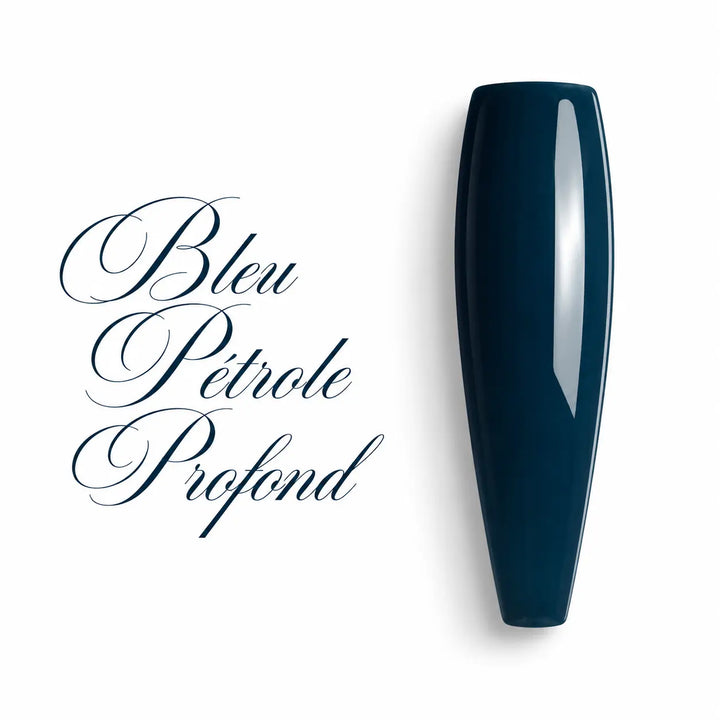 Capsule nuancier ballerine Bleu Pétrole Profond, finition ultra brillante, teinte gel UV LED et vernis semi-permanent professionnelle.