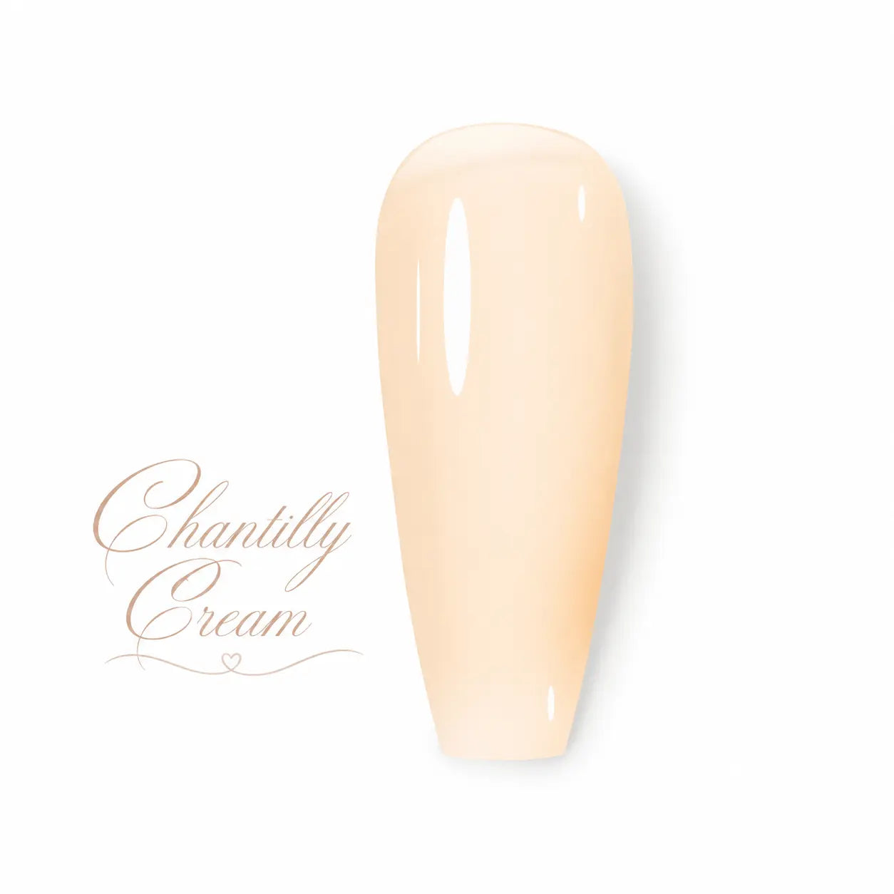 Vernis gel Beauty Distribution Chantilly Cream, teinte nude crème ivoire, finition brillante, swatch capsule sur fond blanc, manucure élégante et professionnelle.
