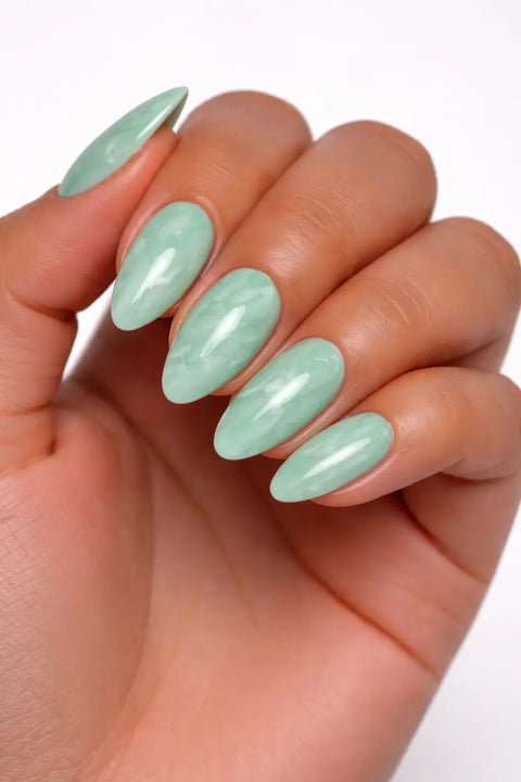 Vernis Semi-Permanent E110 – Menthe Givrée Irisée Beauty Distribution