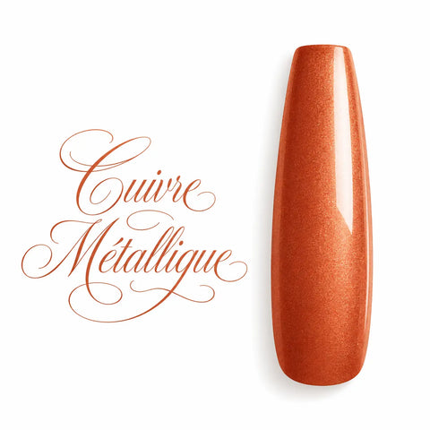 Capsule d’ongle ballerine longue en vernis gel UV cuivre métallique, finition brillante et nacrée, présentée sur fond blanc avec le nom Cuivre Métallique.