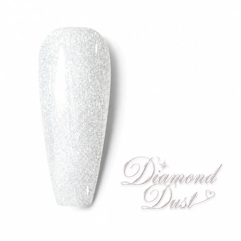 Vernis gel Diamond Dust Beauty Distribution, teinte blanc argenté pailleté effet diamant, capsule couleur scintillante sur fond blanc pour manucure professionnelle UV/LED.

