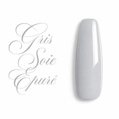 Capsule d’ongle ballerine longue en vernis gel semi-permanent Gris Soie Épuré, finition glossy brillante, nuancier professionnel Beauty Distribution sur fond blanc