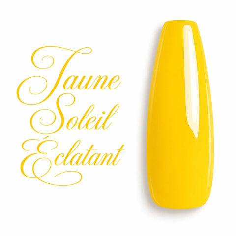 Jaune Soleil Éclatant – capsule de nuancier en vernis semi-permanent jaune vif glossy sur fond blanc, forme ballerine longue, finition ultra brillante, couleur jaune lumineux intense pour manucure professionnelle, nail art, gel UV LED et prothésiste ongulaire | Beauty Distribution.