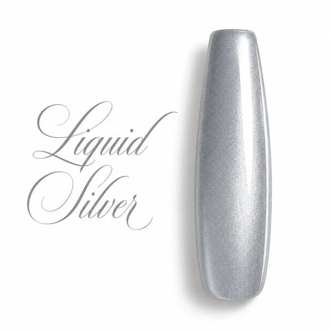 Capsule d’ongle ballerine longue présentant le vernis gel semi-permanent Liquid Silver Beauty Distribution, une teinte argent métallisé lumineuse aux micro-paillettes raffinées, finition ultra brillante UV & LED, idéale pour une manucure chrome élégante et professionnelle.