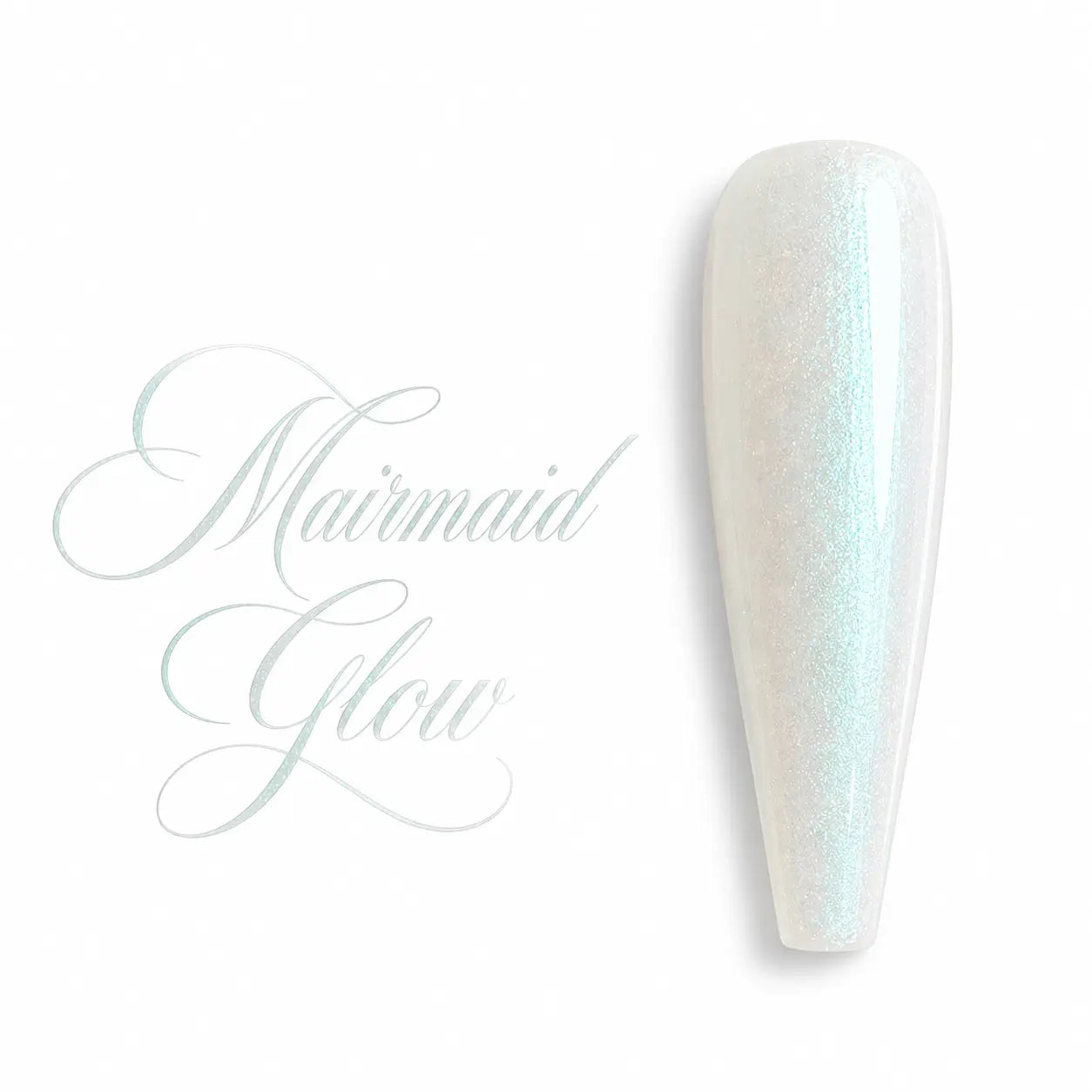 Capsule d’ongle ballerine longue avec gel UV Mairmaid Glow blanc nacré irisé, effet sirène bleu aqua brillant et lumineux.