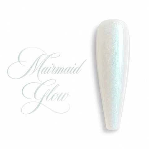 Capsule d’ongle ballerine longue avec gel UV Mairmaid Glow blanc nacré irisé, effet sirène bleu aqua brillant et lumineux.