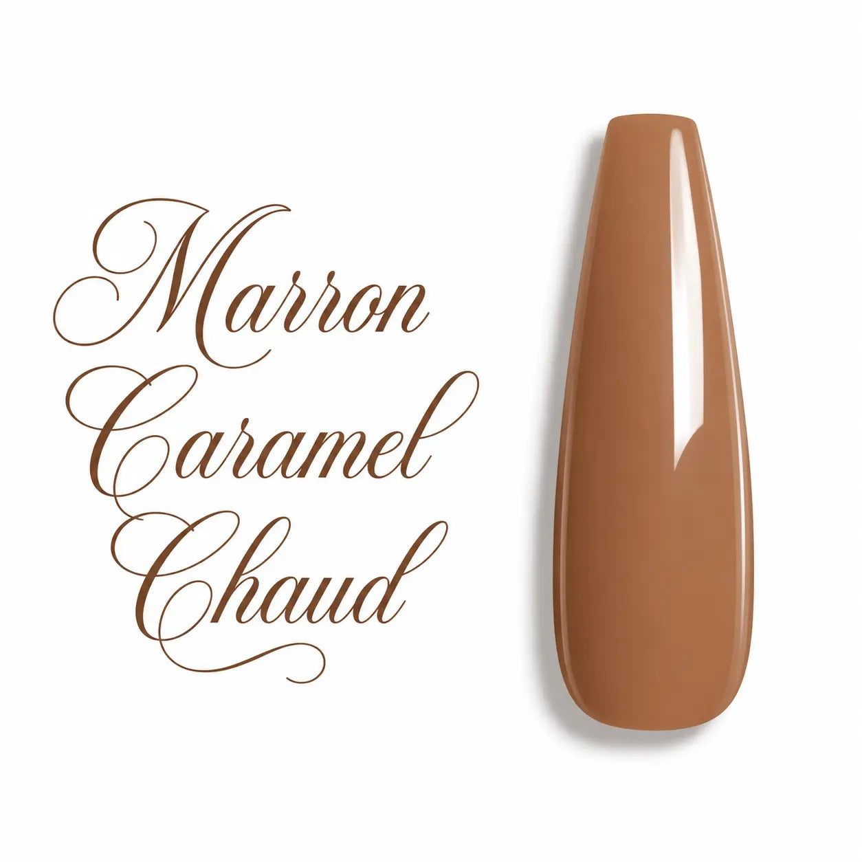 Vernis semi-permanent gel UV LED Marron Caramel Chaud, teinte marron caramel chaude, crémeuse et lumineuse avec finition ultra brillante. Capsule en forme ballerine sur fond blanc, idéale pour manucure professionnelle, nail art, gainage, pose gel UV, BIAB et faux ongles. Couleur élégante et intemporelle pour toutes les saisons.