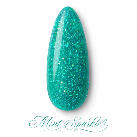 Capsule ongle amande longue Mint Sparkle, vernis gel menthe turquoise pailleté holographique Beauty Distribution, finition brillante effet scintillant, nail art professionnel sur fond blanc.