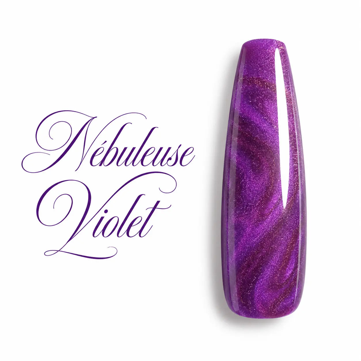 Capsule d’ongle ballerine Nébuleuse Violet, vernis semi-permanent UV LED effet Cat Eye 9D violet pailleté, finition brillante et magnétique.