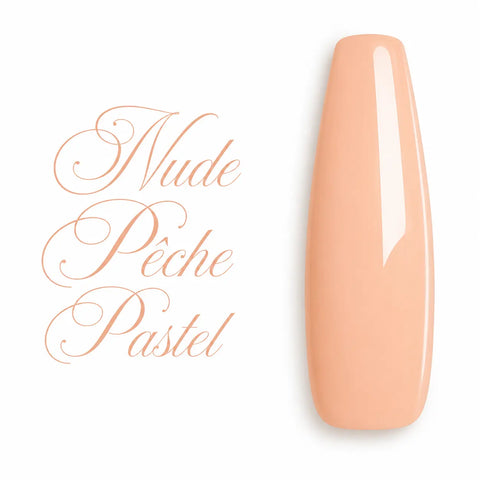 Capsule d’ongle ballerine Nude Pêche Pastel, teinte nude pêche laiteuse et glossy, nuancier professionnel de vernis gel UV LED semi-permanent.
