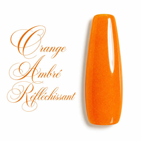 Orange Ambré Réfléchissant – Capsule nuancier de vernis semi-permanent réfléchissant Beauty Distribution, teinte orange ambré intense avec micro-paillettes réfléchissantes, finition ultra brillante glossy, forme ballerine élégante sur fond blanc, couleur professionnelle pour nail art, manucure UV/LED et prothésie ongulaire.