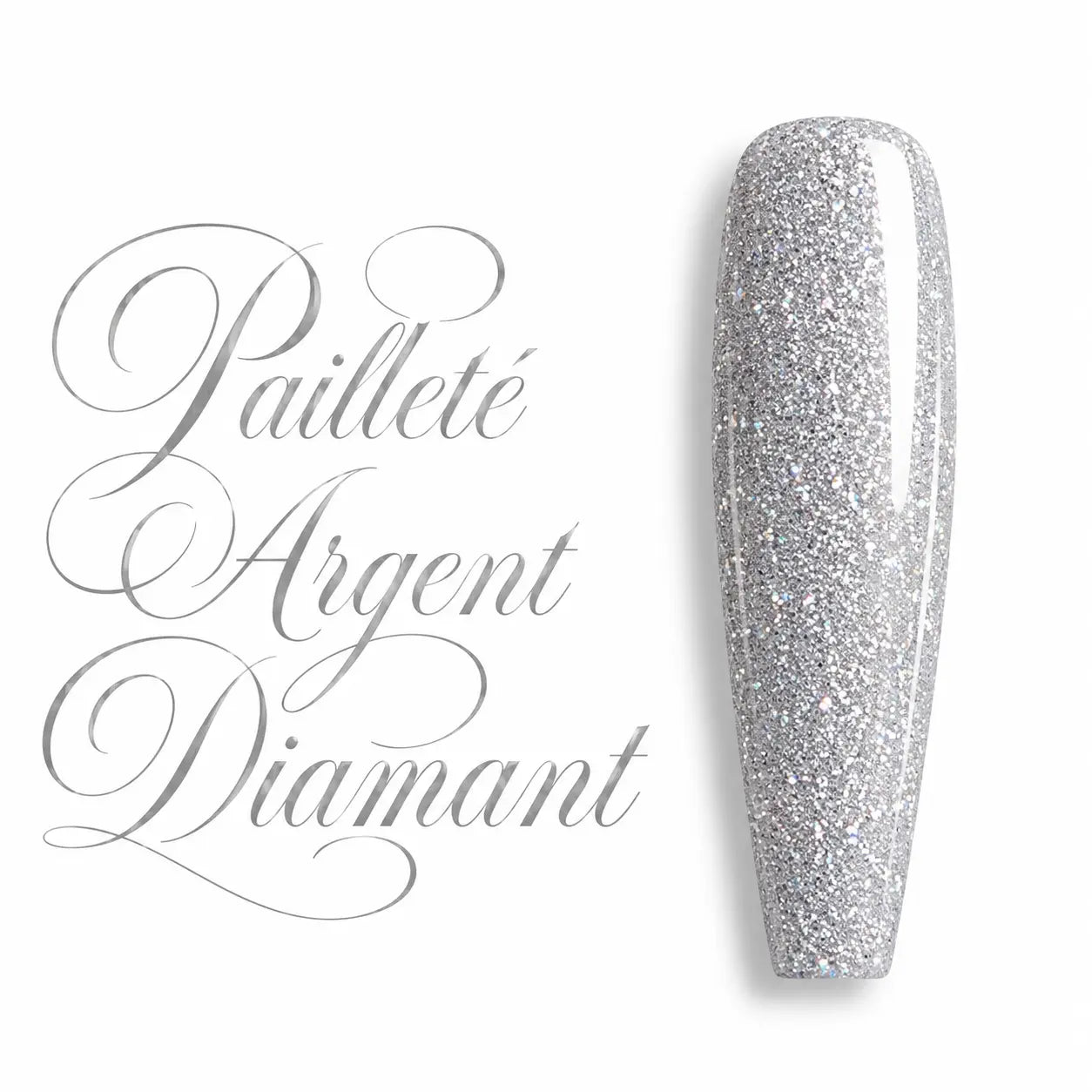 Gel UV couleur Pailleté Argent Diamant présenté sur une capsule d’ongle ballerine brillante, avec une finition argentée ultra scintillante composée de fines paillettes effet diamant. Nuance lumineuse, intense et réfléchissante, idéale pour les poses d’ongles en gel UV, vernis semi-permanent, Nail Art, Baby Boomer, French revisitée, poses de fête, mariages et créations professionnelles. Nuancier de couleur premium sur fond blanc, parfait pour prothésistes ongulaires et instituts de beauté