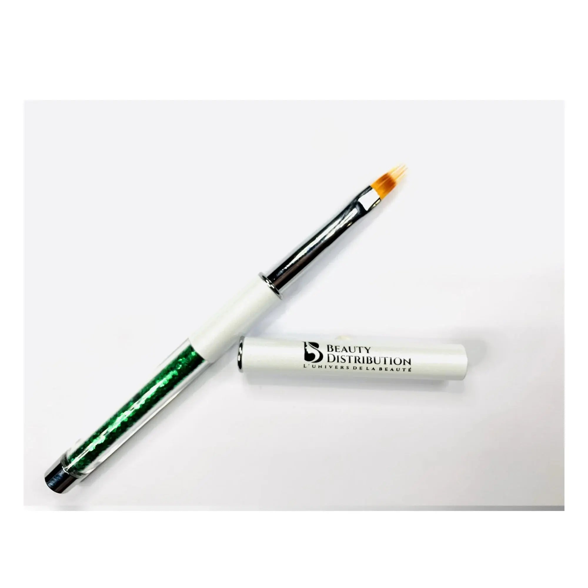 Pinceau ombre professionnel pour ongle avec manche paillettes vertes et capuchon Beauty Distribution.