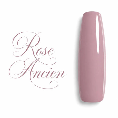Capsule d’ongle ballerine longue couleur rose ancien, finition glossy ultra brillante, sur fond blanc avec lettrage calligraphique élégant – nuancier gel UV et vernis semi-permanent professionnel.