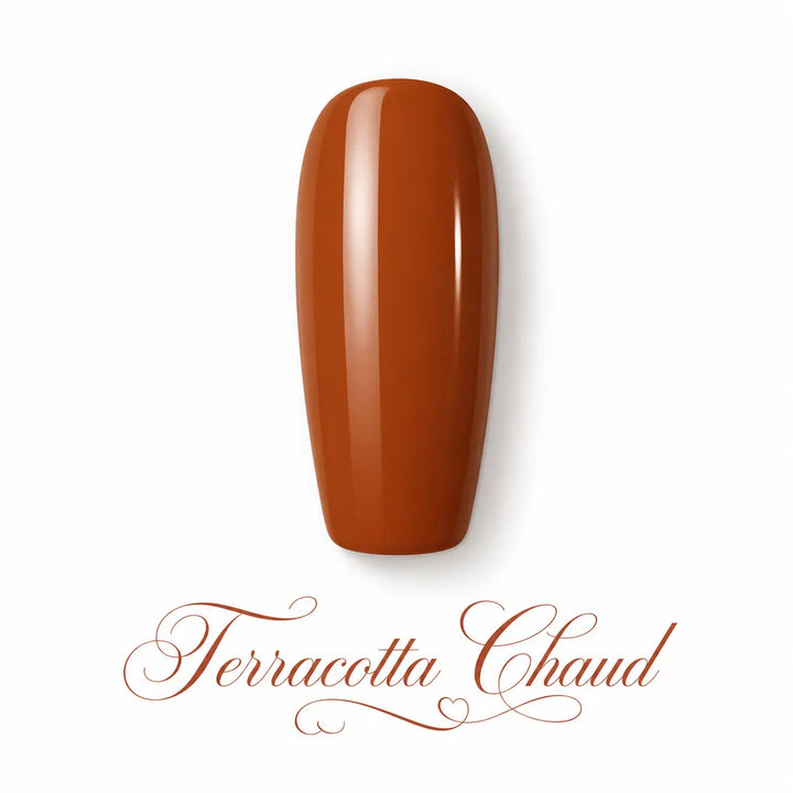 Vernis gel Terracotta Chaud Beauty Distribution, teinte terracotta cannelle glossy sur capsule professionnelle, finition brillante effet gel pour manucure chaude, élégante et tendance.