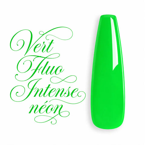 Vernis gel semi-permanent UV LED vert fluo intense néon Beauty Distribution sur capsule ballerine longue au fini ultra brillant.