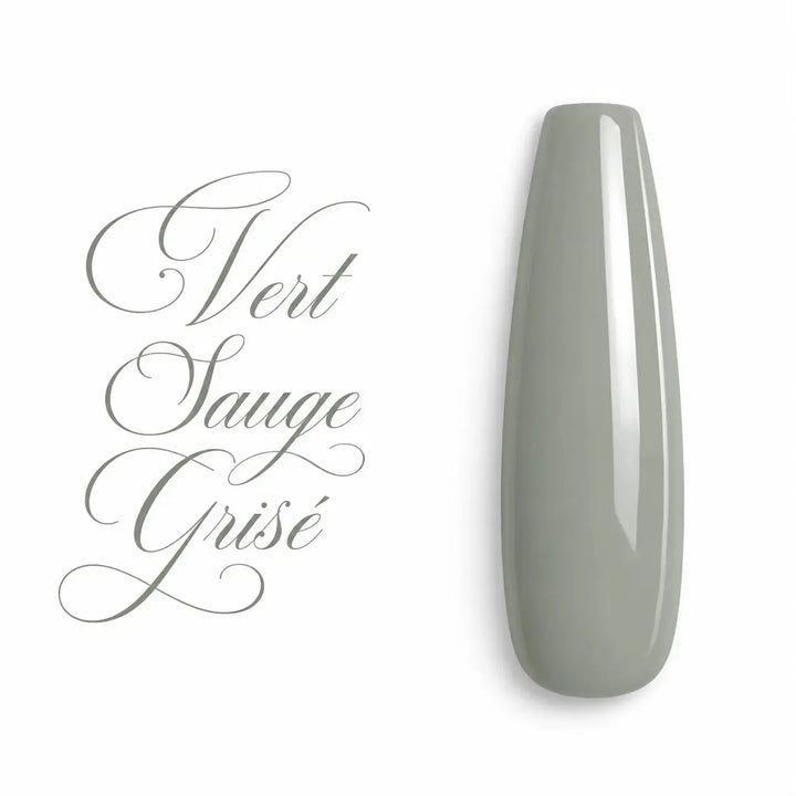 Capsule d’ongle ballerine Vert Sauge Grisé ultra brillante, nuancier professionnel de vernis semi-permanent et gel UV LED pour manucure élégante.