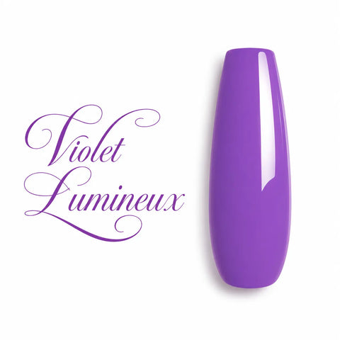 Capsule d’ongle ballerine en teinte Violet Lumineux, vernis semi-permanent gel UV ultra brillant, finition glossy professionnelle pour manucure élégante.