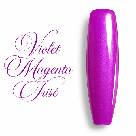

Vernis semi-permanent UV LED Violet Magenta Irisé Beauty Distribution sur capsule ballerine longue. Couleur violet magenta intense aux reflets irisés lumineux, finition ultra brillante effet gel professionnel. Idéal pour la pose d'ongles en gel UV, gainage, manucure semi-permanente et nail art longue tenue.
