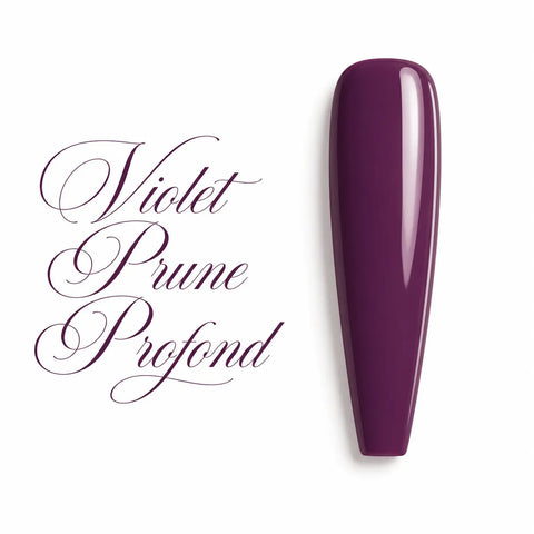 Capsule d’ongle ballerine Violet Prune Profond, finition glossy ultra brillante, nuancier professionnel de vernis gel UV LED et semi-permanent.