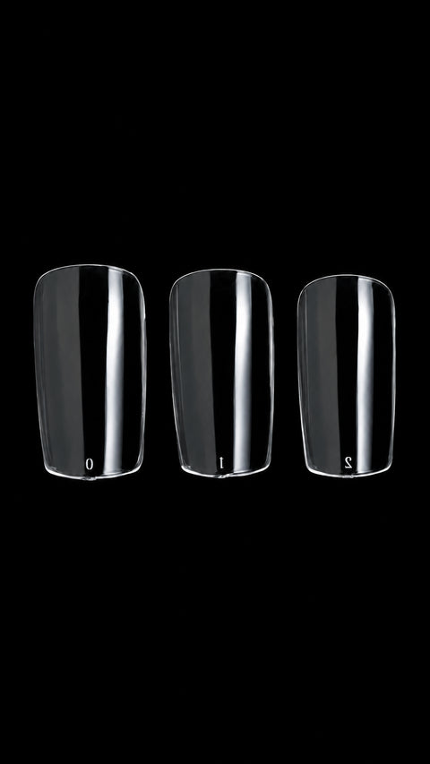 Gros plan de trois capsules transparentes Soft Gel Square Medium Beauty Distribution, forme carrée.