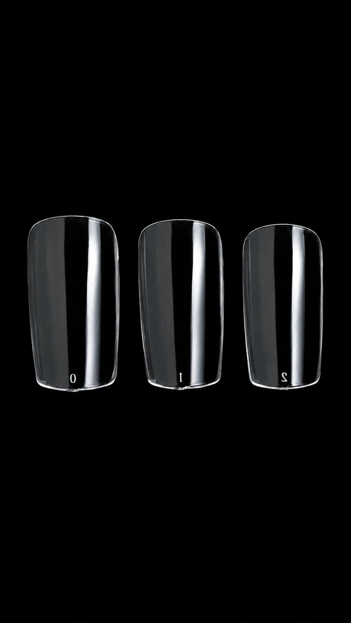 Gros plan de trois capsules transparentes Soft Gel Square Medium Beauty Distribution, forme carrée.