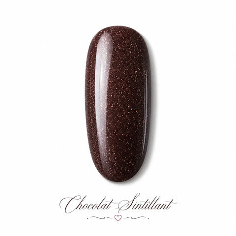 Vernis gel Chocolat Scintillant Beauty Distribution sur capsule, teinte marron chocolat brillante aux reflets pailletés dorés, idéale pour une manucure chic, glamour et professionnelle.