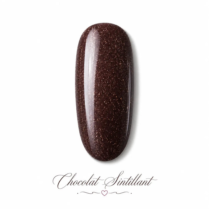 Vernis gel Chocolat Scintillant Beauty Distribution sur capsule, teinte marron chocolat brillante aux reflets pailletés dorés, idéale pour une manucure chic, glamour et professionnelle.