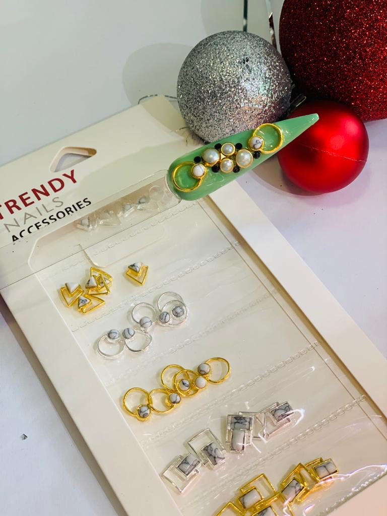 Joyas para uñas: efecto oro y plata