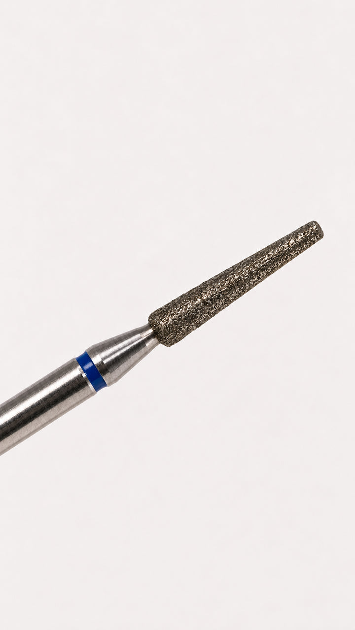 Détail de l’embout diamant DD2273 Beauty Distribution : tête conique et bague bleue.