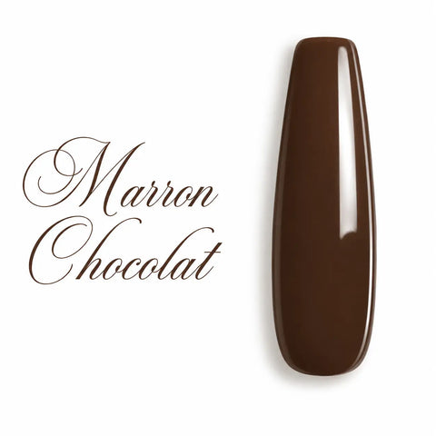 Capsule d’ongle ballerine Marron Chocolat ultra brillante, nuancier professionnel de gel UV et vernis semi-permanent sur fond blanc.