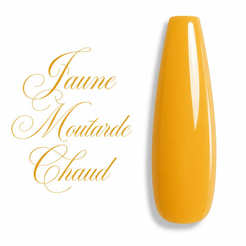 Vernis semi-permanent jaune moutarde chaud présenté sur une capsule d’ongle ballerine longue à finition ultra brillante. Cette teinte jaune moutarde intense, chaleureuse et lumineuse offre un rendu crémeux glossy idéal pour les poses d’ongles professionnelles, le nail art, les manucures automne-hiver et les créations élégantes en salon. Gel UV LED longue tenue, fortement pigmenté, adapté aux prothésistes ongulaires et aux passionnées de manucure. Beauté Distribution.