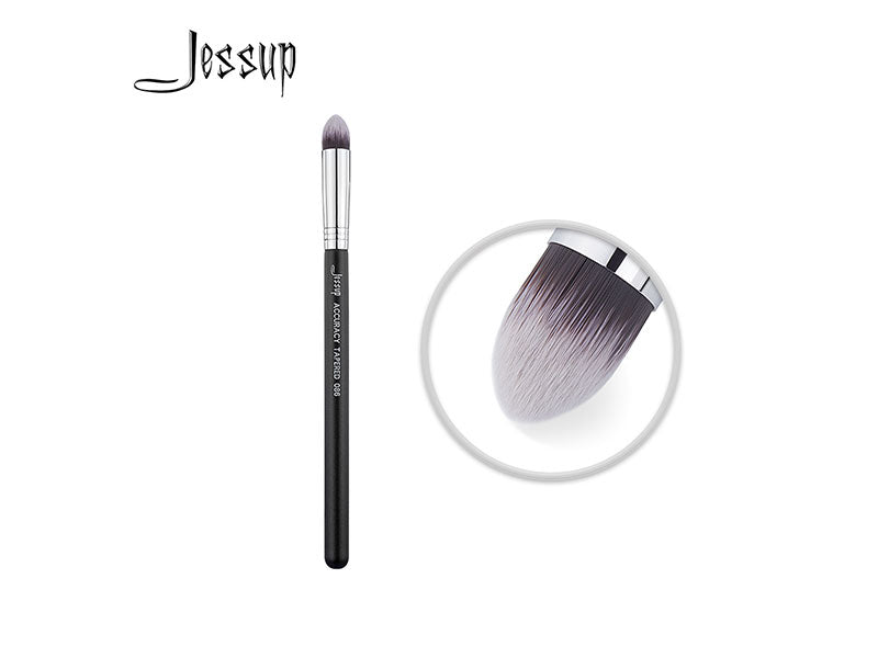 pinceau jessup ACCURACY-TAPARED-086 est parfait pour appliquer le corercteur sur des zones difficiles comme le contour des yeux et du nez, le menton et le contour de la bouche