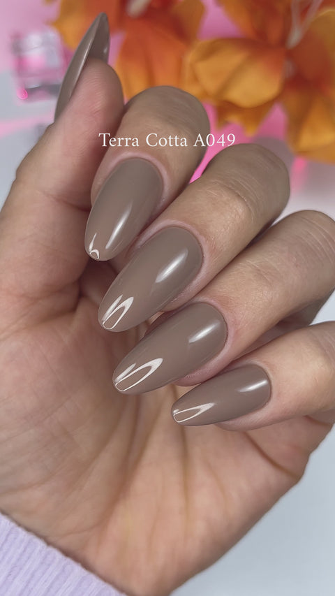 Présentation vidéo — Vernis Semi-Permanent Marron Caramel Chaud A049