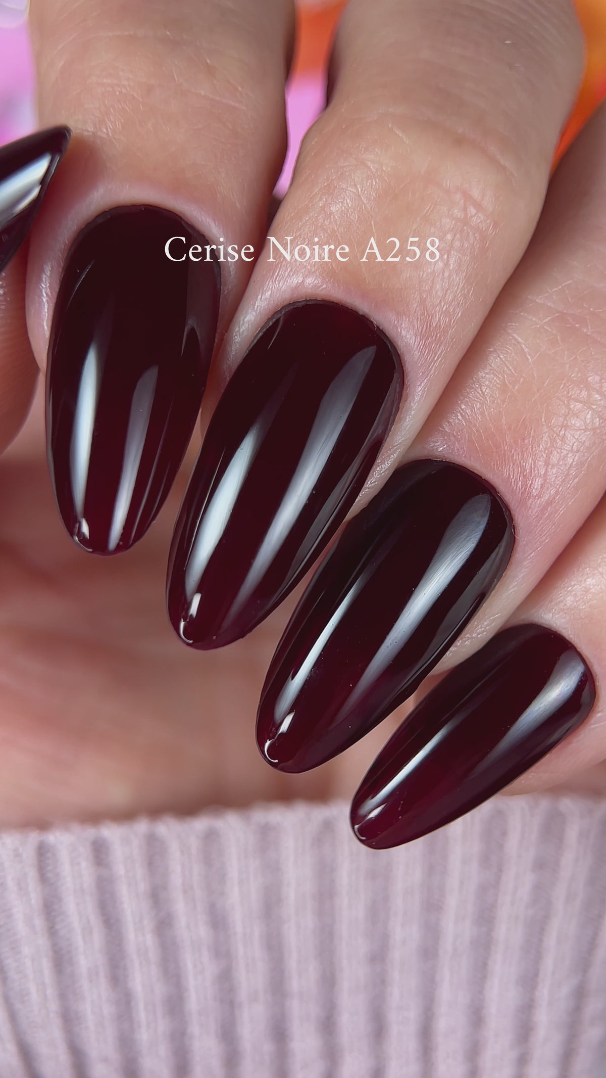 Présentation vidéo — Vernis Semi-Permanent Cerise Noir Intense A258