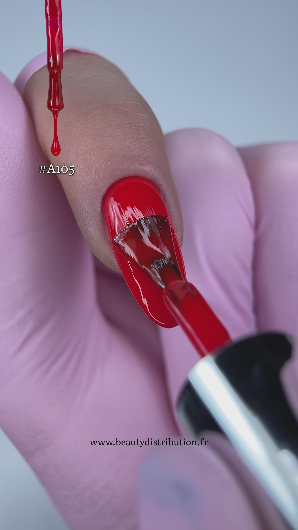 Présentation vidéo — Vernis gel semi-permanent rouge carmin A105