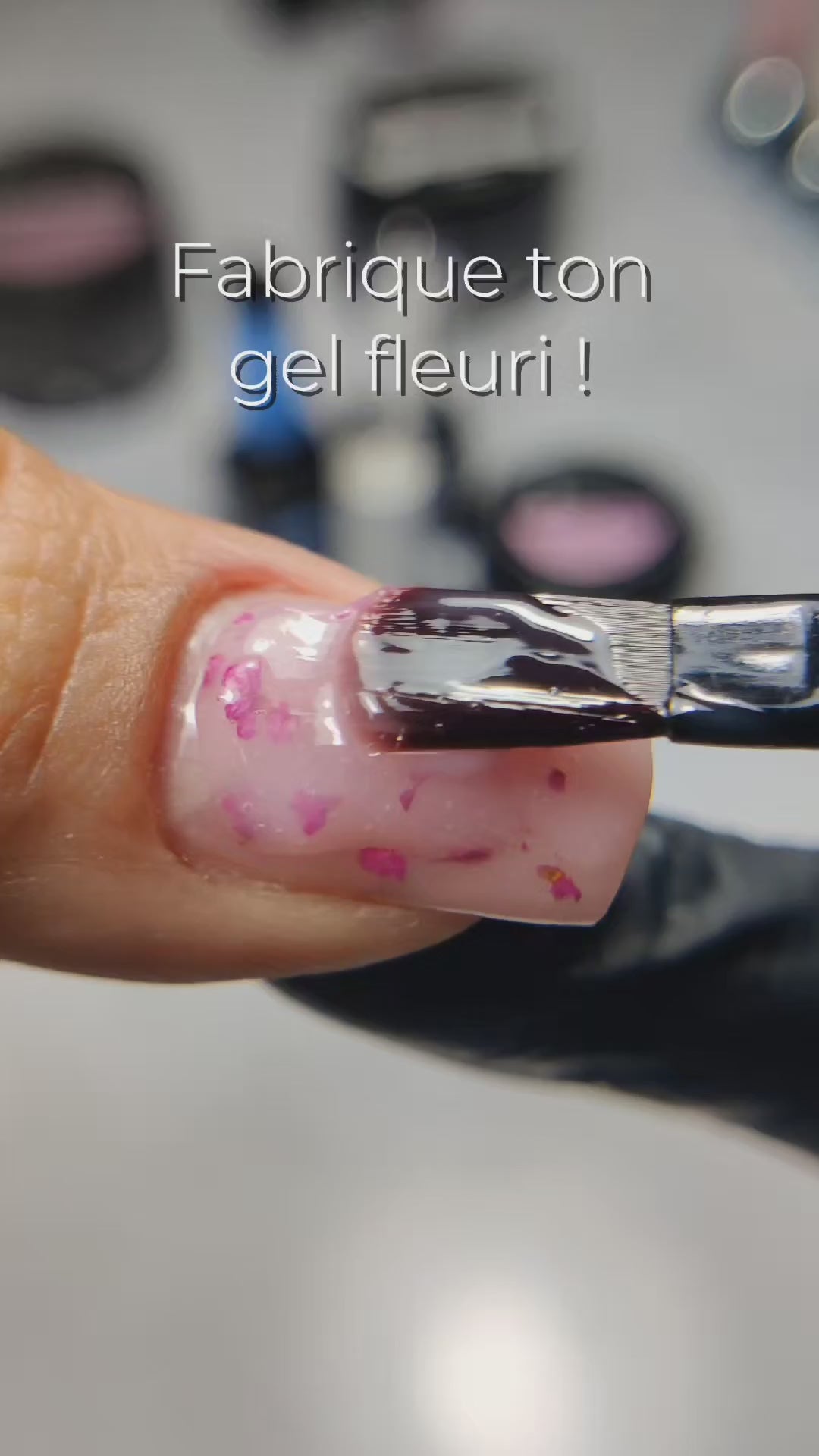 Tutoriel Julie Nails44 – Créer un gel fleuri