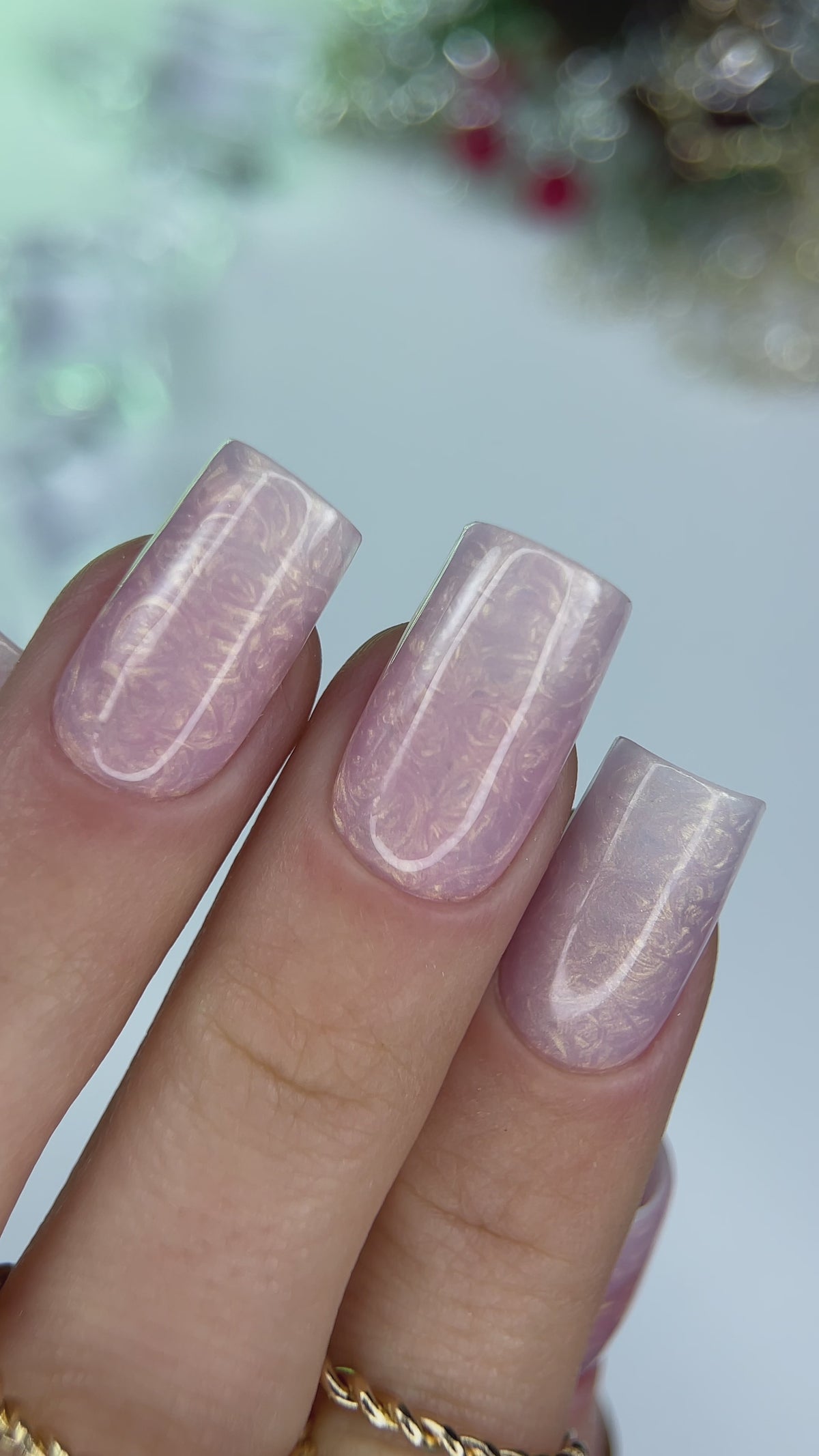 Présentation vidéo — Vernis Semi-Permanent Rose Pêche Reflets Dorés & Duo-Chrome E111