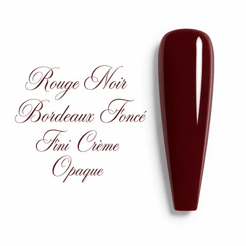 Capsule d’ongle ballerine en vernis gel rouge noir bordeaux foncé, fini crème opaque ultra brillant, visuel professionnel sur fond blanc.