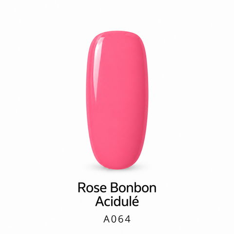 Capsule de vernis semi-permanent Rose Bonbon Acidulé A064, sur fond blanc.