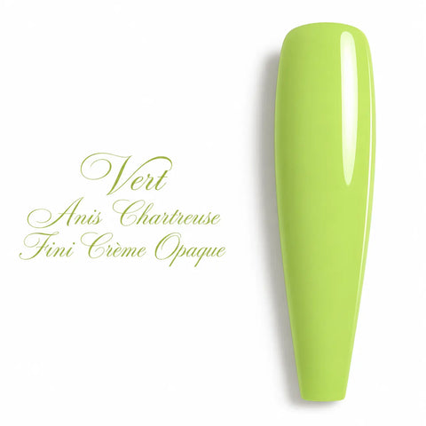 Capsule ongulaire ballerine vert anis chartreuse, fini crème opaque ultra brillant, nuancier professionnel de vernis semi-permanent gel UV LED.